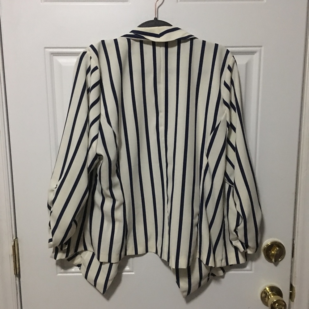 Blazer - Picture 4 of 8